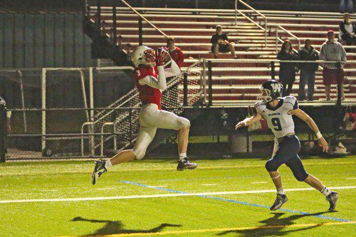 COLBY ANDREWS caught two touchdown passes for the 4-2 (3-1) Red Raider football team during their 28-0 shutout over Wilmington last Friday night. Melrose is set to travel to Stoneham this Friday, Oct. 24 for their last regular season game before playoffs. (Donna Larsson photo)