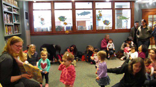 BEEBE CHILDREN’S Librarian Dorrie Carlan read a book about animal sounds to toddlers this week. Everyone gave a “cock-a-doodle do” shout-out when asked about the sound roosters make. (Gail Lowe Photo)